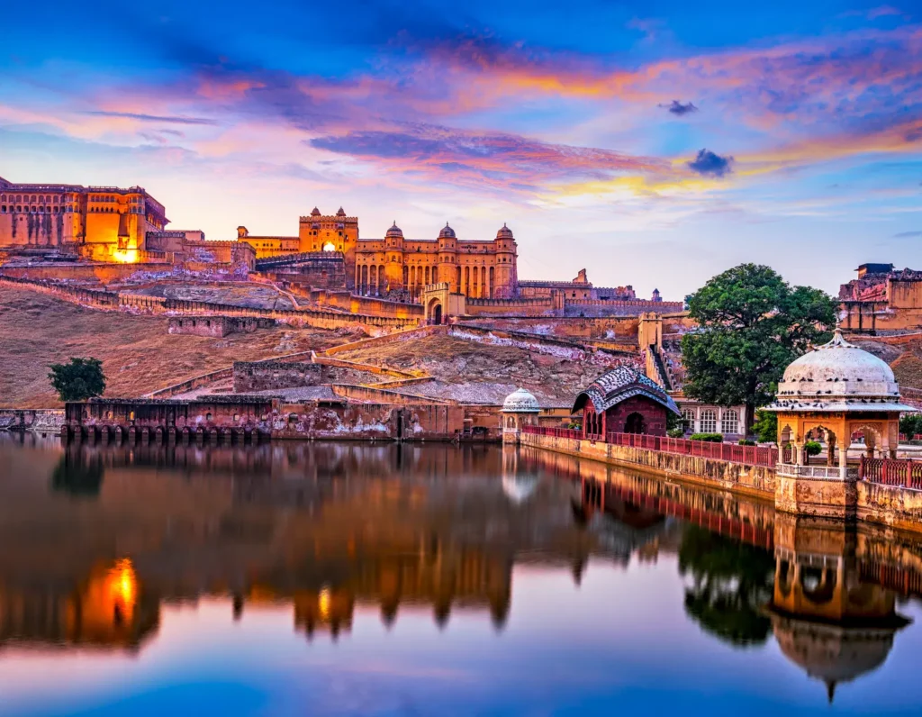 Amer Fort Jaipur in winter morning, golden sunlight over majestic walls with clear blue sky, ideal season for exploring Rajasthan’s royal beauty.
